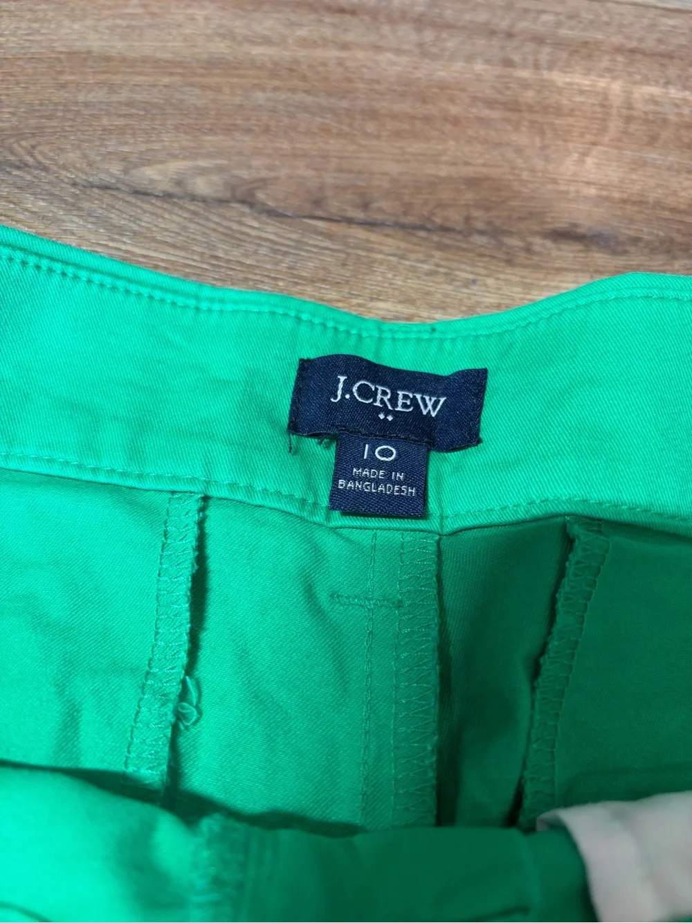 J.Crew women's classic mid-rise stretch vibrant green preppy sailor chino shorts